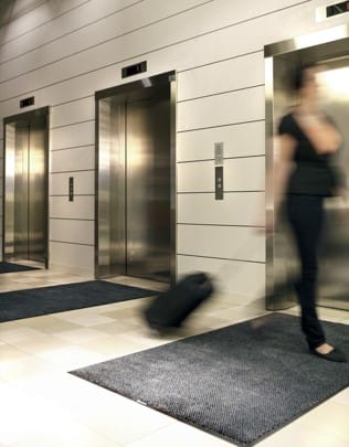 门口地垫如何选择材质更耐用？插图