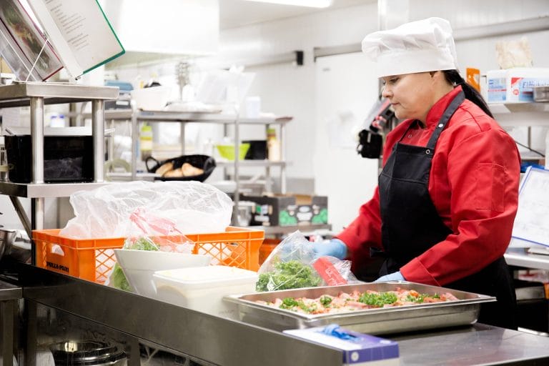 食品用工作服如何选择？正确清洗保养有哪些要点？