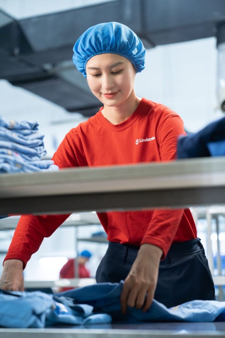 厨师服清洗如何彻底去渍?专业清洗服务如何保障卫生标准?