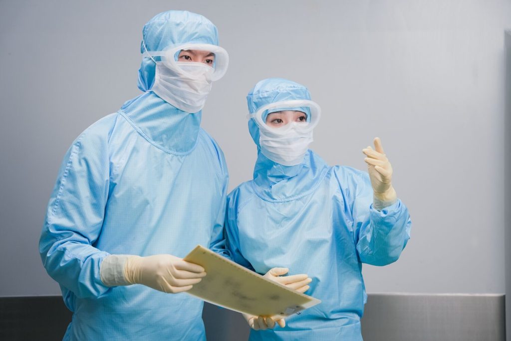 电子行业防静电服如何正确清洗?专业清洗服务如何保障性能?插图1 电子行业防静电服如何正确清洗?专业清洗服务如何保障性能?插图1