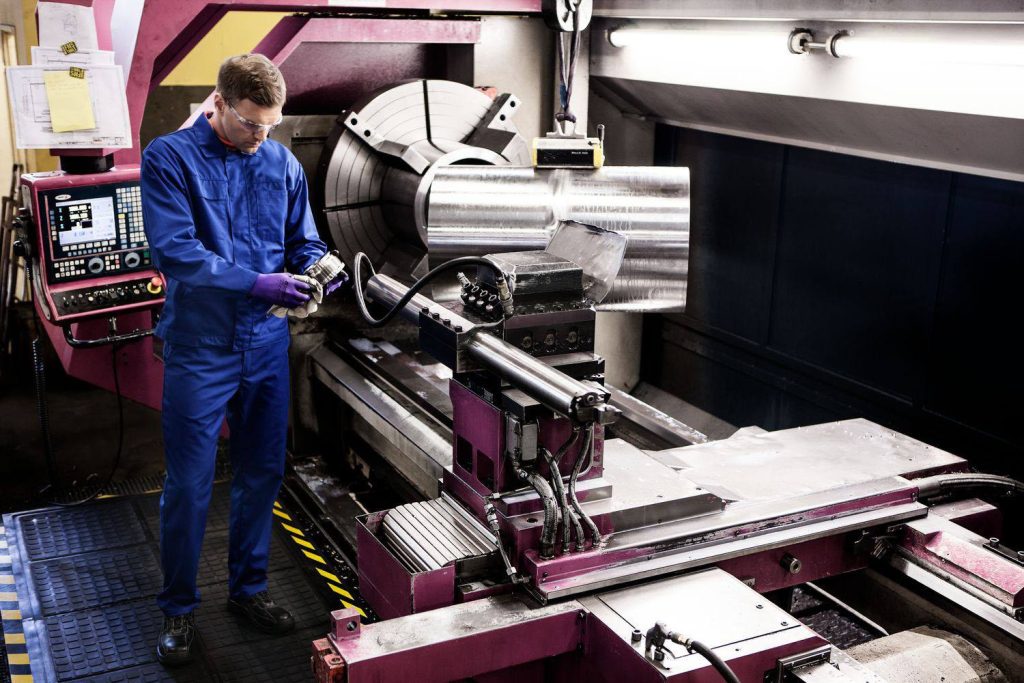 机械制造企业如何确保工作服清洗达标，专业外包服务助企业降本增效！插图1