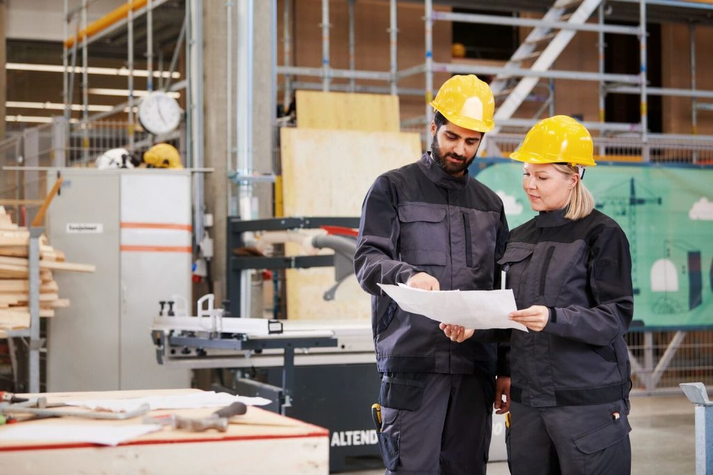 机械制造企业如何确保工作服清洗达标，专业外包服务助企业降本增效！插图