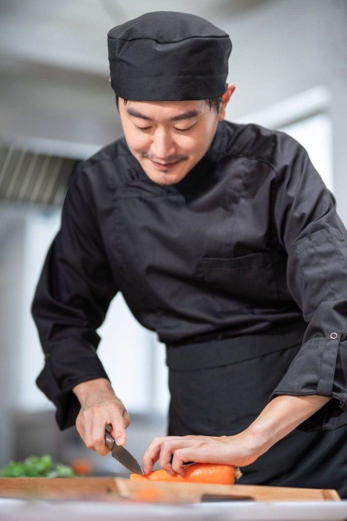 厨师工作服如何清洗才能既干净又延长使用寿命?插图1 厨师工作服如何清洗才能既干净又延长使用寿命?插图1